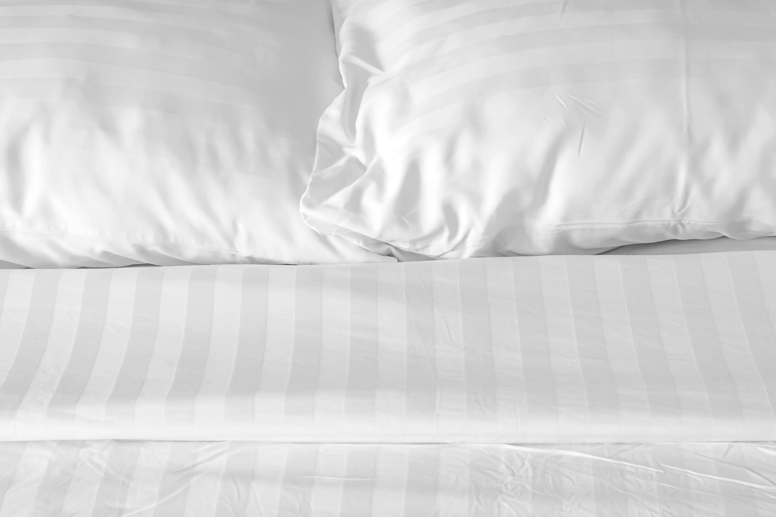 White pillow and bedding for an article about lice living off the head